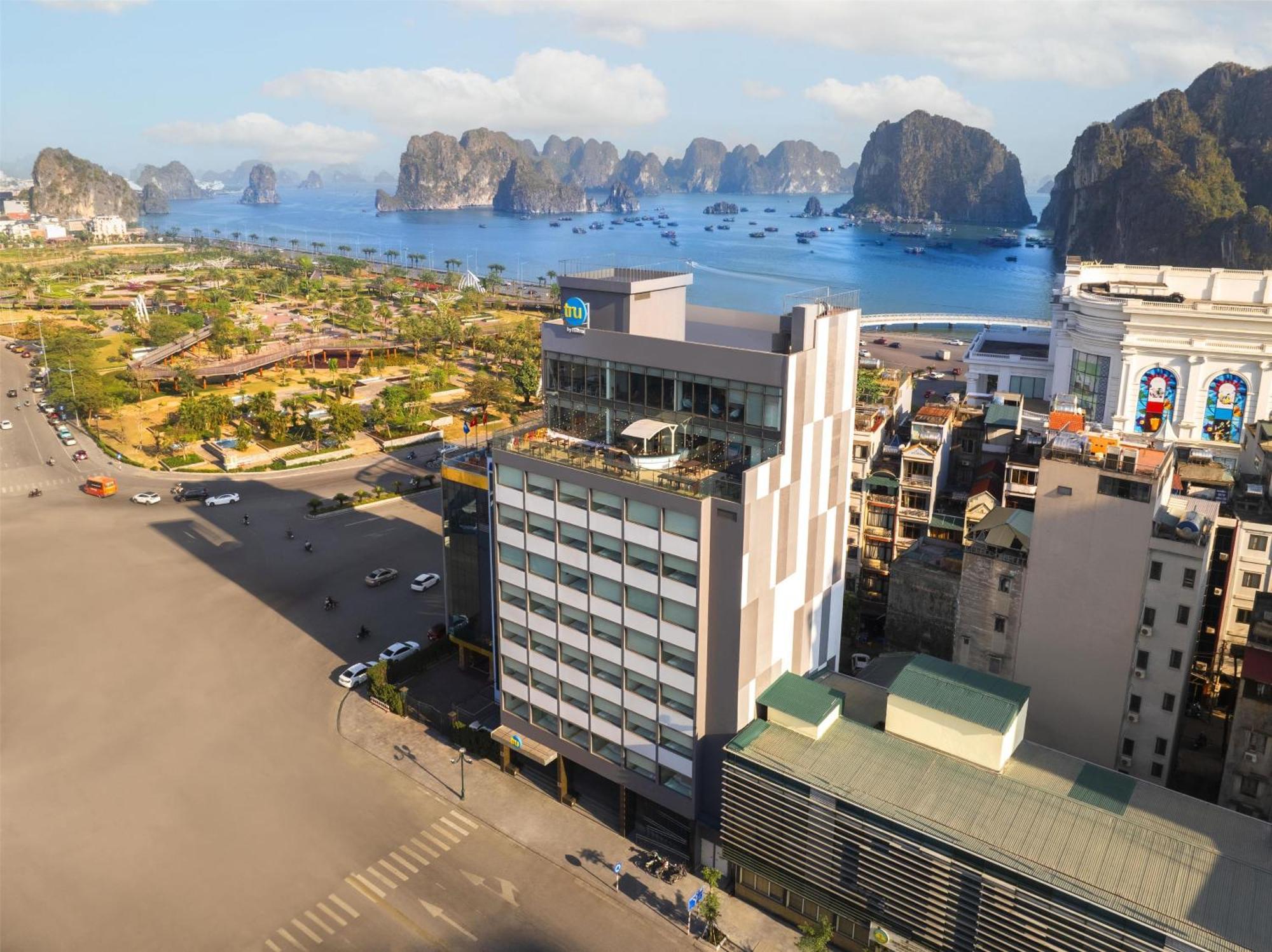 Отель Tru By Hilton Ha Long Hon Gai Centre Экстерьер фото